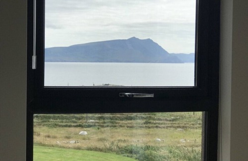 Blacksod House | Ocean Breeze , Beautiful 3 bed house , absolutely stunning views , Belmullet