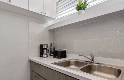 Vilomar Apartment | Ocean Breeze II- 2 Bedroom Beach Walking Distance