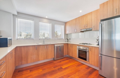Blue Bay Apartment | OCEAN BREEZE | LUXURY APARTMENT WITH OCEAN VIEWS AT THE ENTRANCE