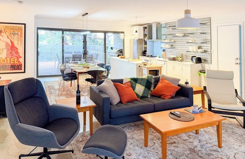 Aldinga House | Ocean Breeze Stylish 4BR Retreat