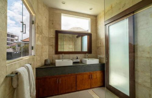 Berawa Villa | Ocean Breeze Villa -4BR villa in Canggu