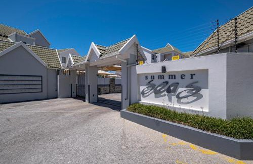 Pollok Beach Apartment | Ocean Breeze