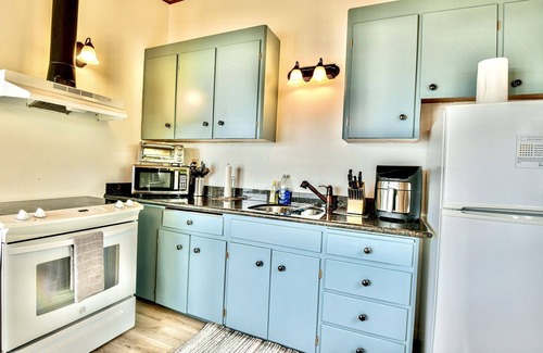 Roads End House | Ocean Creek Haus: Nature abounds w/ocean views + babbling creek