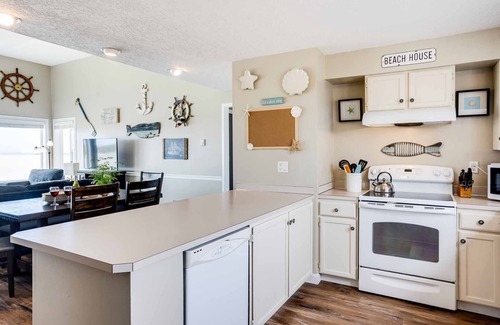 Bayshore House | Ocean Front 2BR, 2BA Home! Dog Friendly! Walk Out to the Ocean!