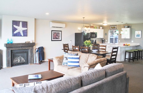 Yachats House | Ocean Front, Amazing Views! Hot Tub! Dog Friendly!