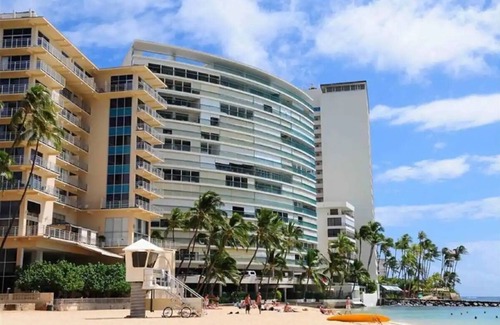 Honolulu Condo | Ocean Front Breathtaking Views Prime Gold Coast Location Private Beach Access