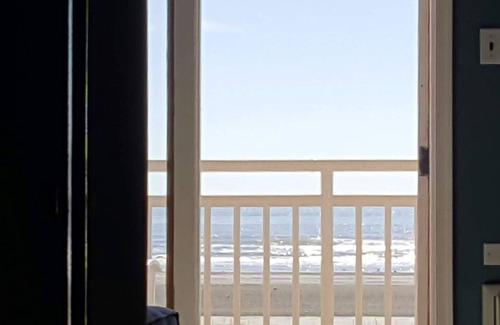 Wildwood Crest Condo | Ocean Front Condo, 2 Rooms Eff -Sleeps 6- Nonsmoking rooms