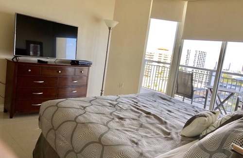 Sunny Isles Beach Hotel | Ocean Front in Aventura direct to the Ocean, Sleeps 4 Adults,