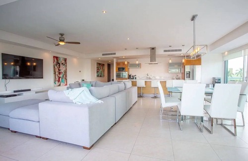 Puerto Vallarta Condo | Ocean Front Luxurious 4 BR Condo at Peninsula