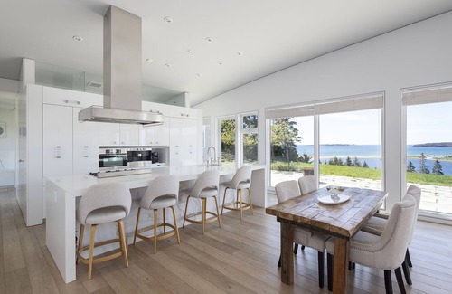 Kingsburg House | Ocean Front Modern South Shore Home