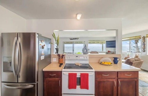 Keaau House | Ocean Front Paradise with Hot Tub in Keaa’u