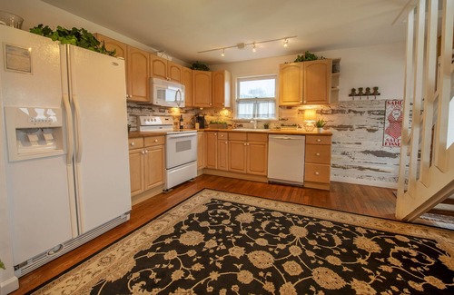 Dewey Beach House | OCEAN FRONT Pet-Friendly Downtown Dewey Beach 2BR Townhouse!