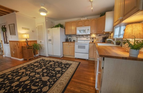 Dewey Beach House | OCEAN FRONT Pet-Friendly Downtown Dewey Beach 2BR Townhouse!