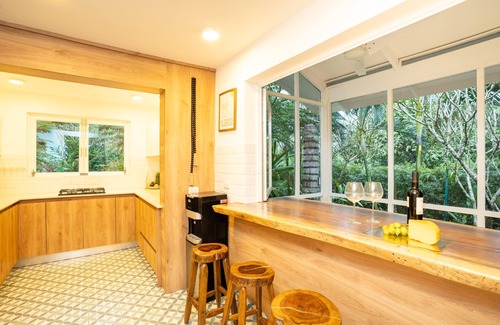 Esterillos House | Ocean Gardens: Private Retreat, Private Pool & BBQ