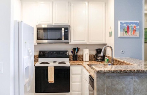 Oceanside Condo | Ocean & Harbor Views. E107 North Coast Village