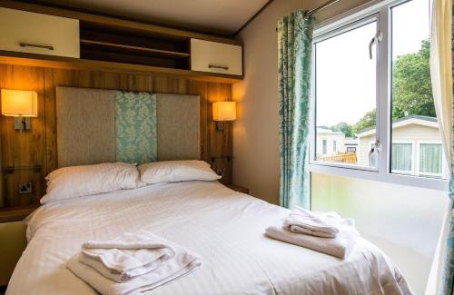 Llanllwchaiarn Resort | Ocean Heights Holiday Park