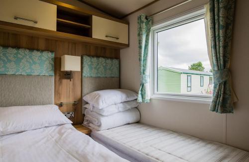 Llanllwchaiarn Resort | Ocean Heights Holiday Park