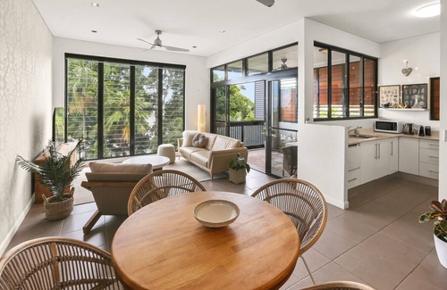 Trinity Beach Apartment | Ocean Horizons- Stylish 2BR Trinity Beach Retreat | Private Parking & Pool Access