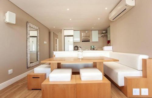 Pollok Beach Apartment | Ocean living @ Summerseas