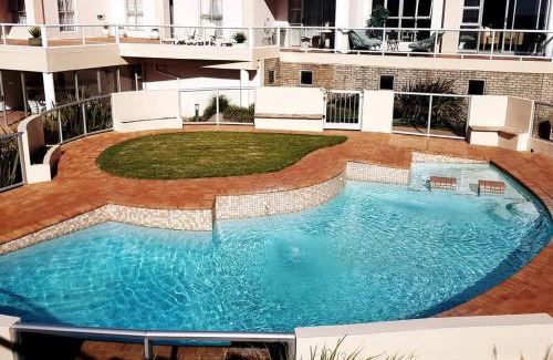 Pollok Beach Apartment | Ocean living @ Summerseas