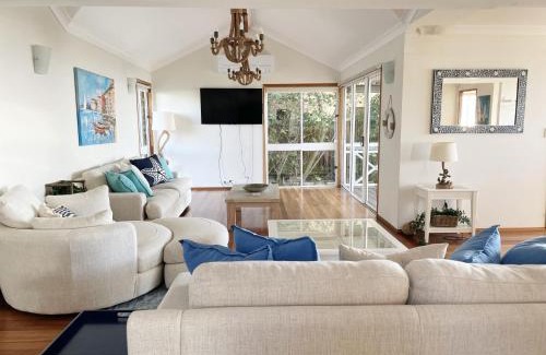 Beachmere House | Ocean Pearl - 3 bedroom beachfront property!