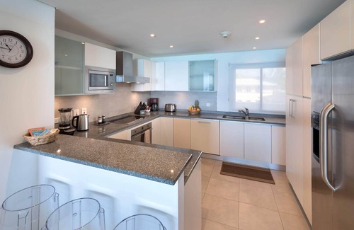 Worthing Condo | Ocean Reef 102 - Luxury Beachfront Condo