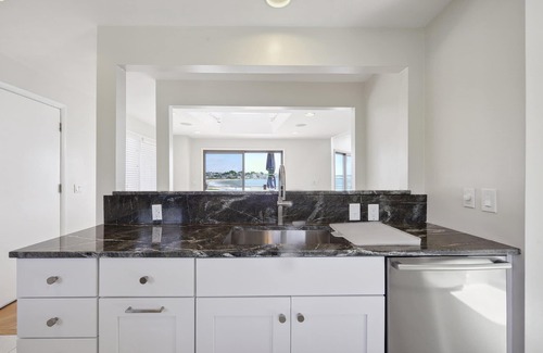 Bonnet Shores House | Ocean's Edge Retreat