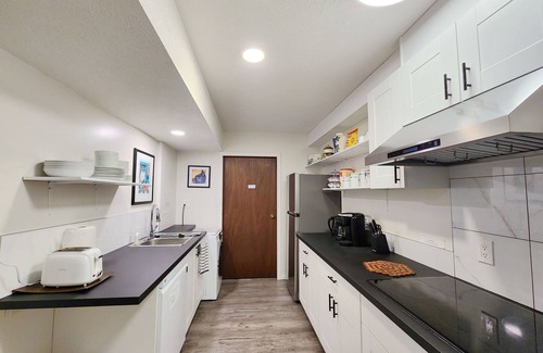 Campbell River House | Ocean's Edge Suite