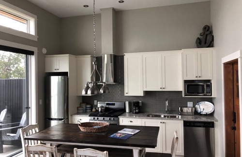 Port Renfrew House | Ocean Serenity (Oceanfront, Amazing Views) H319210275