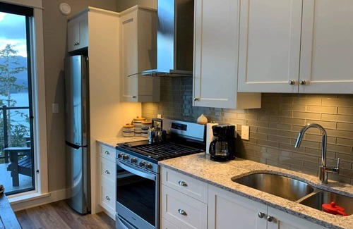 Port Renfrew House | Ocean Serenity (Oceanfront, Amazing Views) H319210275
