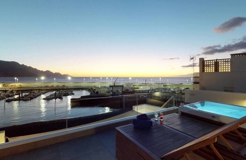 Puerto de las Nieves House | Ocean Views & Rooftop Jacuzzi in Agaete