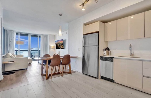 Hallandale Beach Apartment | Ocean View 1 BDR Beach & Water Retreat Pool Gym