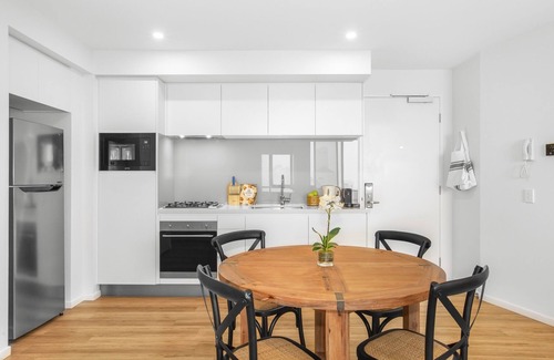 Surfers Paradise Apartment | Ocean View 2-Bed with Pool, Sauna, Gym and BBQ