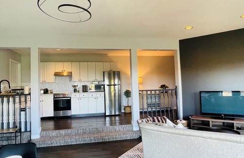 Cordova Bay House | Ocean View 2-Bedroom Suit in Cordova Bay, Victoria