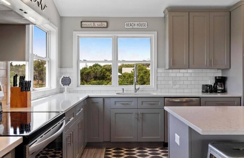 Emerald Isle House | OCEAN VIEW, across from beach access, BEAUTIFULLY updated 4 bed,4 bath,sleeps 12