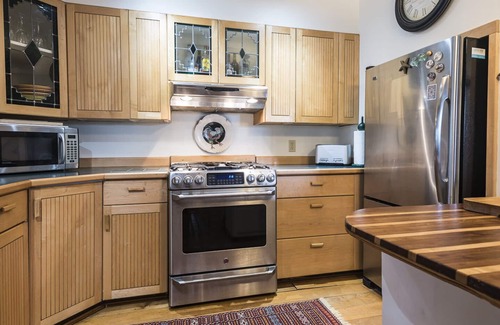 Comox House | Ocean view, beach access, 3 bedroom country home.