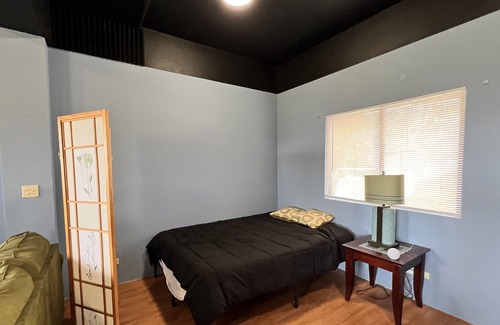 Capital Hill Apartment | Ocean View Capitol Hill Studio with Sunset Deck