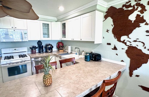 Ualapue Condo | Ocean view condo with shaded lana'i, WiFi & shared pool, tennis, grills, cabana