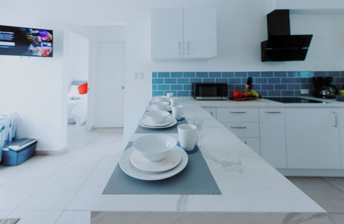 Rancho House | Ocean-view downtown apartment