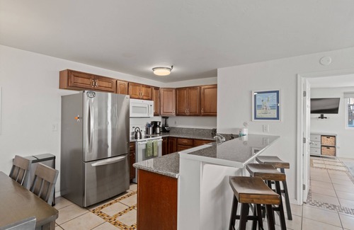 South Mission Beach Condo | Ocean View Dream - Massive Private Deck & Grill