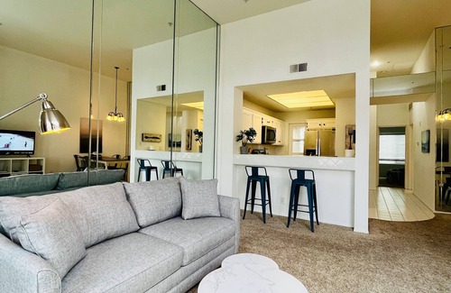 Huntington Beach Condo | Ocean view escape in Surf City with 2x Parking Spots