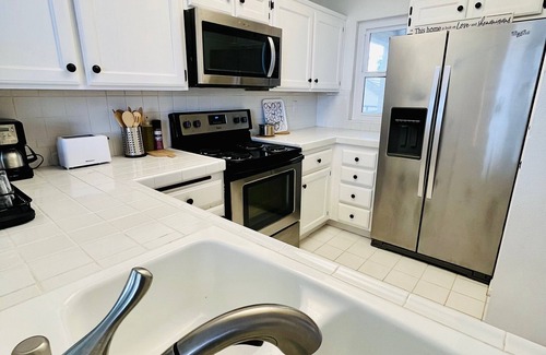 Huntington Beach Condo | Ocean view escape in Surf City with 2x Parking Spots