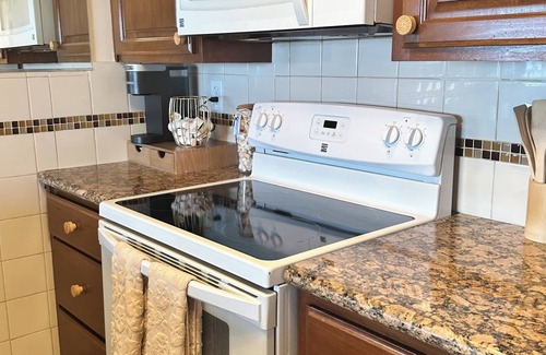Ocean Park Bed & Breakfast | Ocean View One-Bedroom walking distance from the Santa Monica Pier!