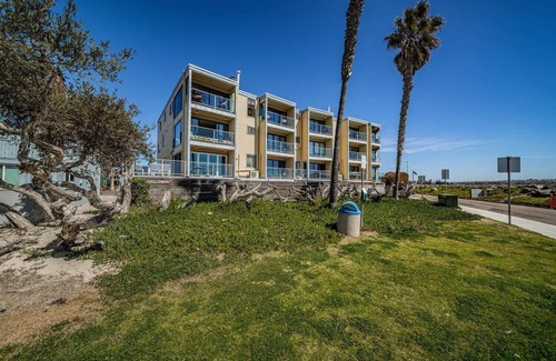 South Mission Beach House | Ocean View * Penthouse * Pets OK!