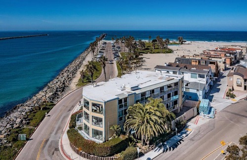 South Mission Beach House | Ocean View * Penthouse * Pets OK!