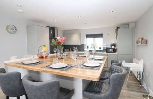 South Hayling Cottage | OCEAN VIEW, pet friendly, country holiday cottage in Hayling Island