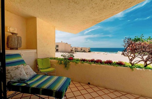 Centro Condo | Ocean View, Pool & Gym Access at Beachfront Gem