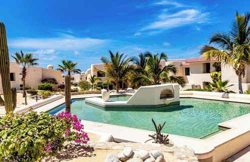 Centro Condo | Ocean View, Pool & Gym Access at Beachfront Gem