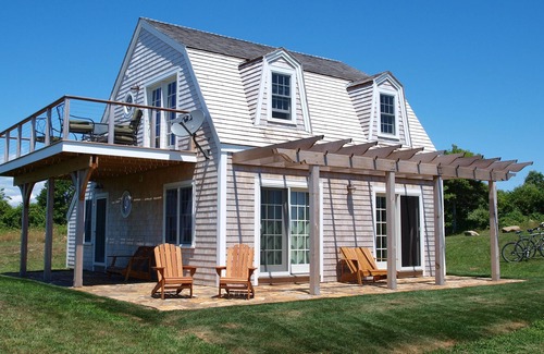 Block Island Cottage | Ocean-View Saltbox at Spar Point Farm Block Island