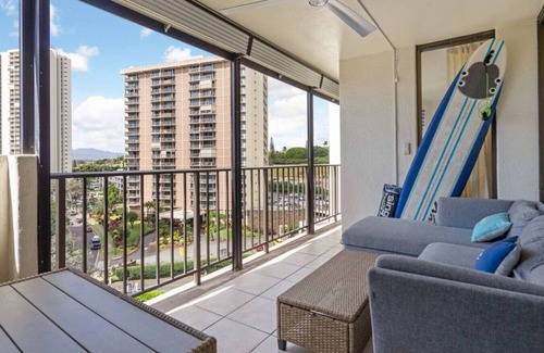 Aiea Apartment | Ocean View | Walk to Mall | Free Parking, W/D, AC